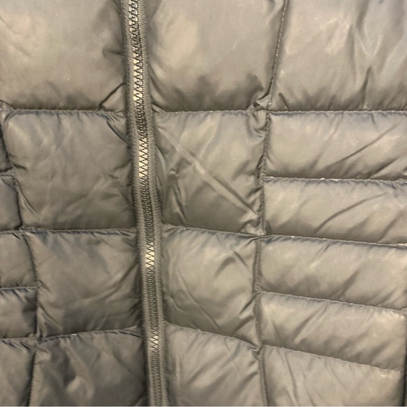 The North Face Quilted Goose Down Front Zipper Puffer Coat - Picture 8 of 13